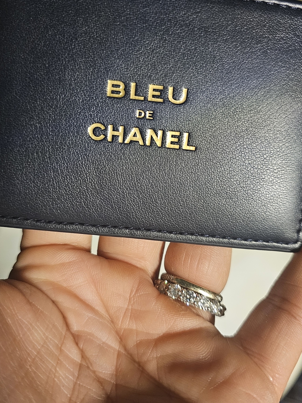 Chanel BLEU Navy Leather Card Holder - Picture 5 of 5